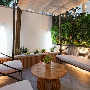 elegante-appartamento-con-giardino-privato-jacuzzi-nel.it-tuscanyhotel.com/